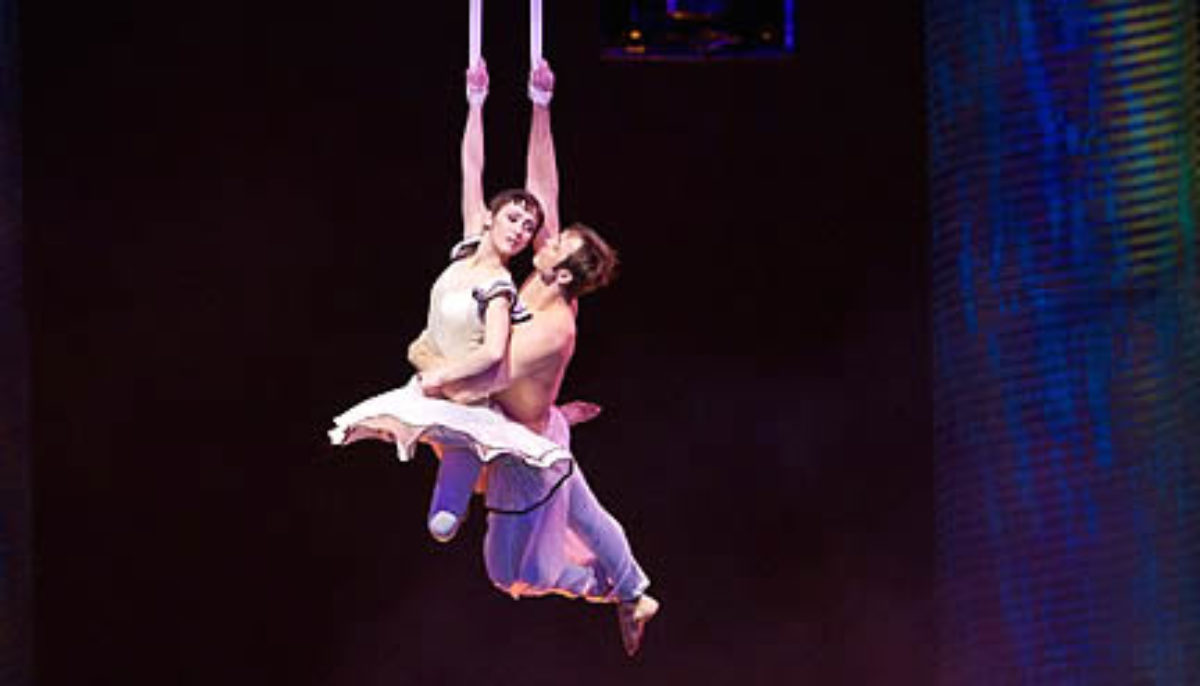 Cirque du Soleil: Worlds Away - Plugged In