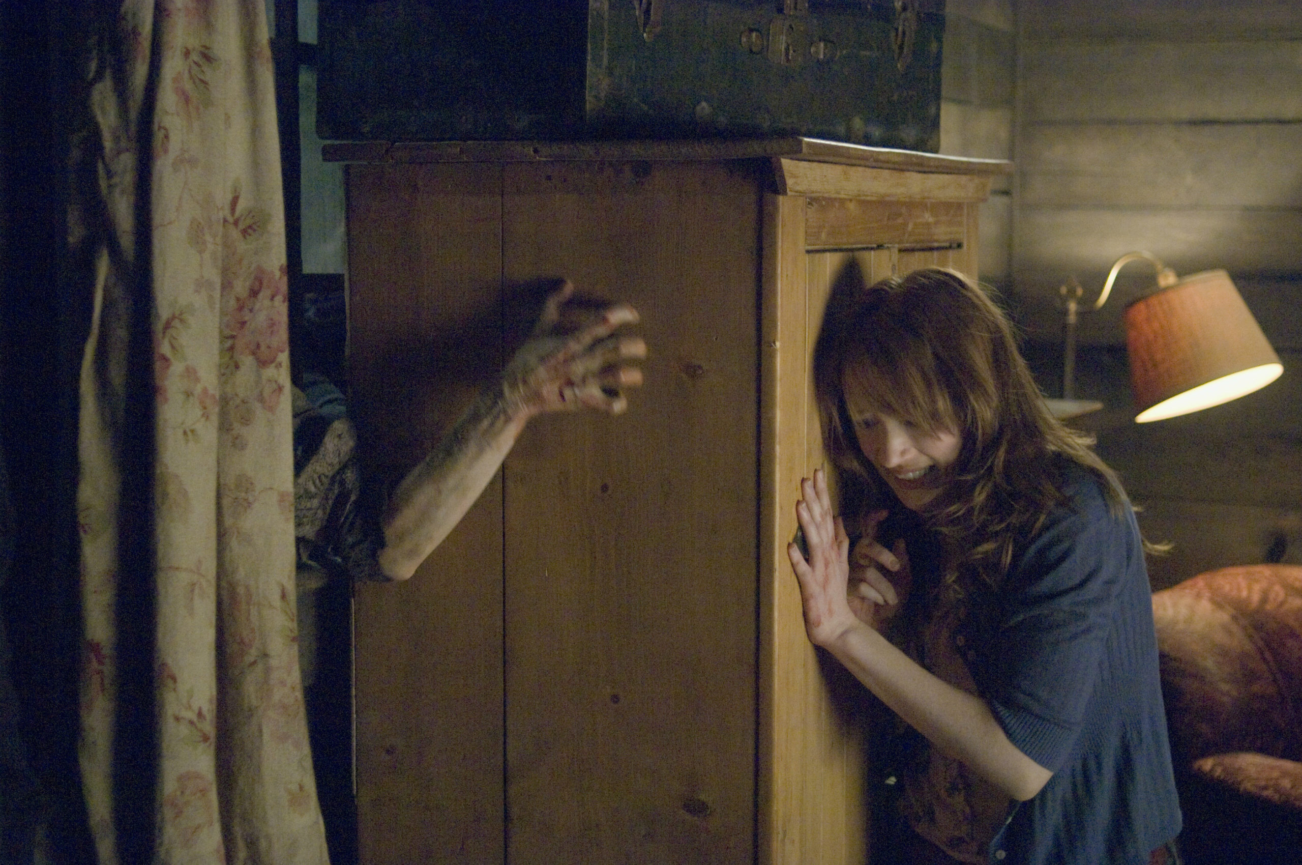 Оттепель ужасы. Хижина в лесу \ the Cabin in the Woods (2012). Хижина в лесу 2011 монстры.