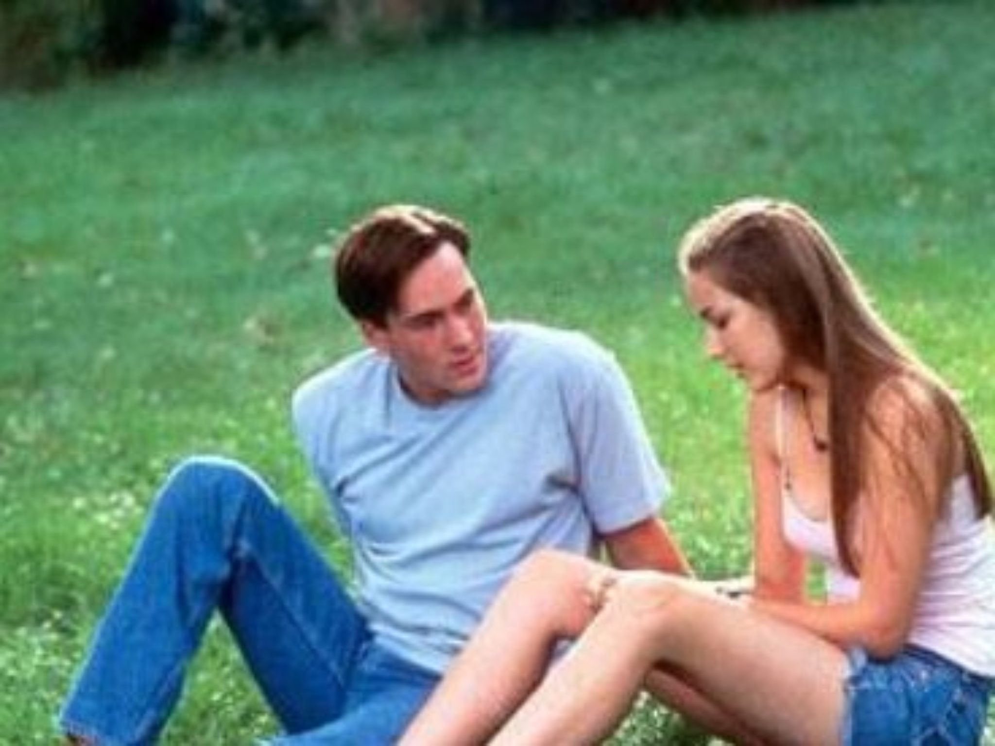 лили собески в фильме латекс. здесь на земле фильм 2000. здесь на земле фильм 2000. здесь на земле фильм 2000. эверардо валерио гоут режиссер.