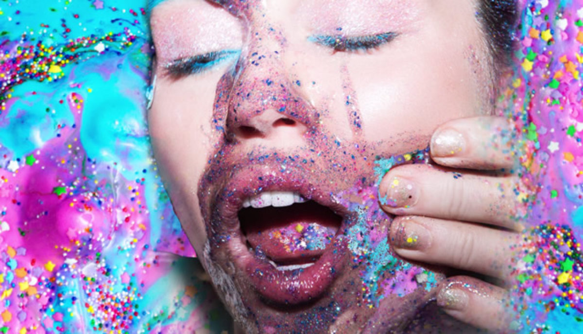 Miley Cyrus & Her Dead Petz - Plugged In
