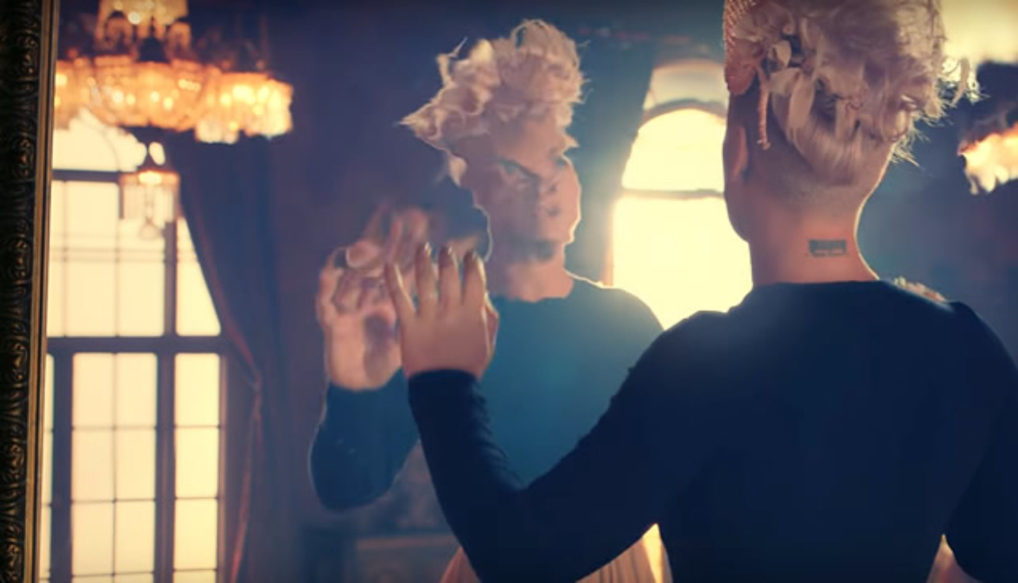 Just my fire. Just like Fire Пинк. Just like Fire Pink обложка. Мукка p!NK Neverland. Обои к песне Love like Fire.