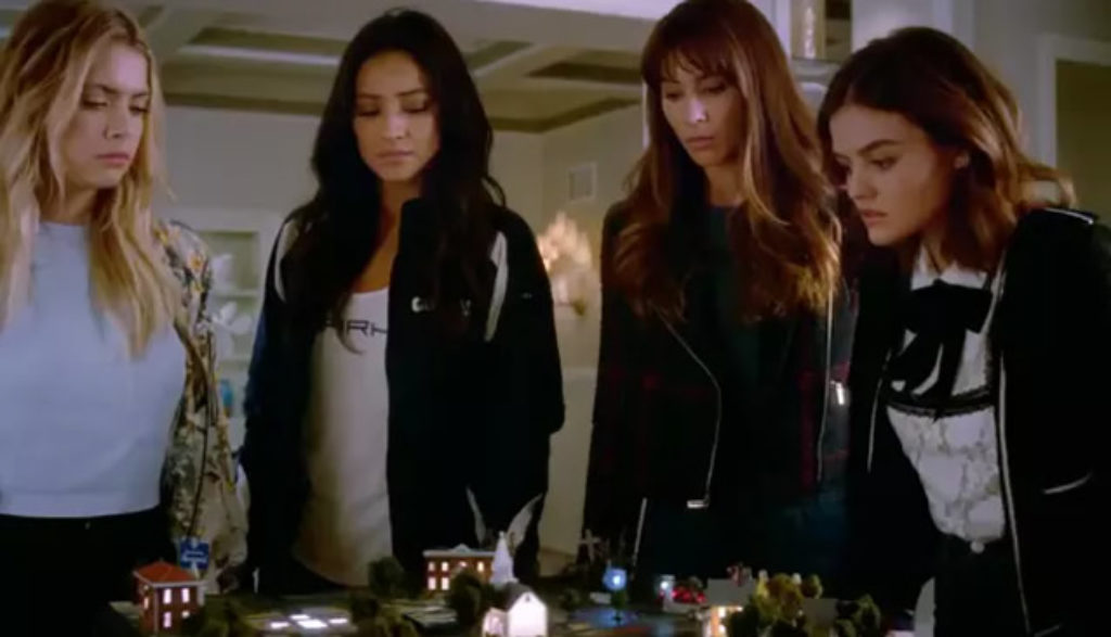 Pretty Little Liars - Plugged In