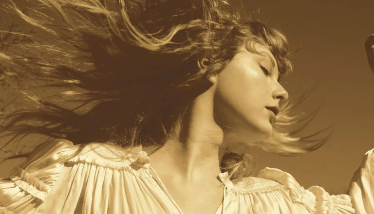 Cropped picture of Taylor Swift from her album "Fearless (Taylor's Version)."