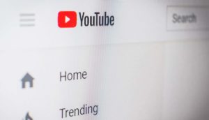 blog top 08-18 Photo by Christian Wiediger on Unsplash