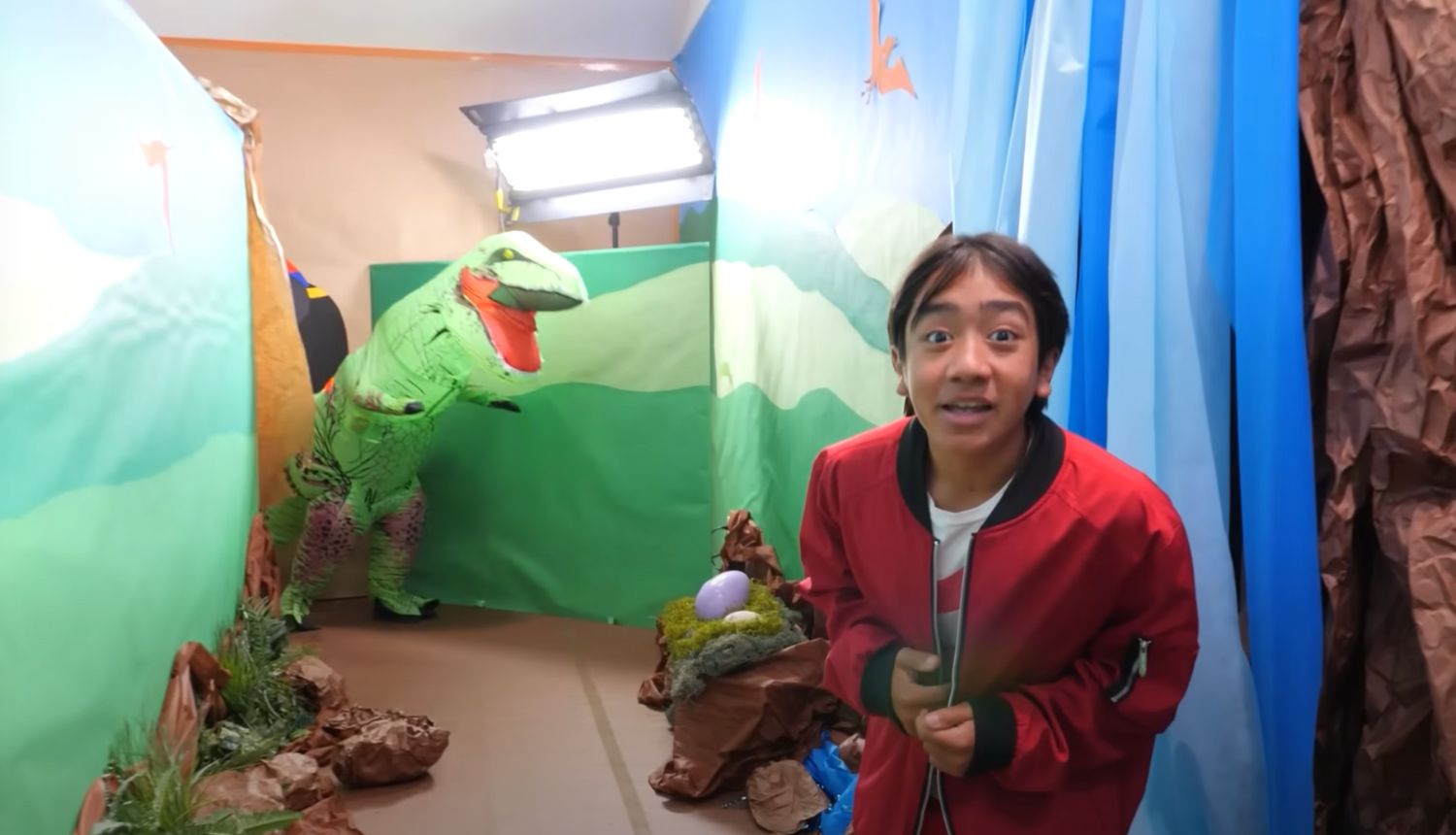 Ryan's World - Plugged In