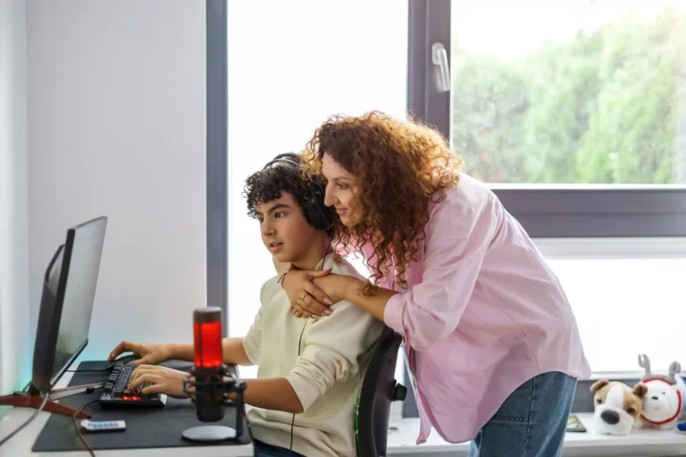 Parent monitoring internet activity